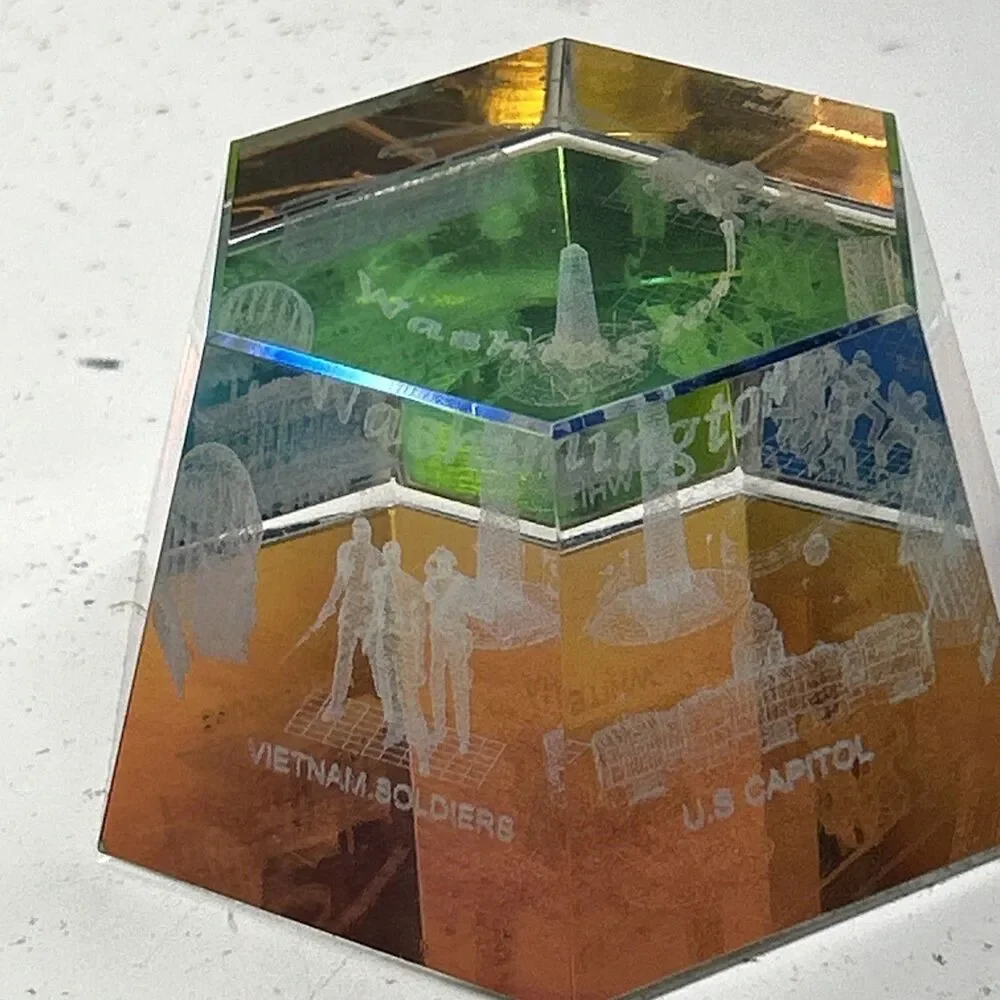 Washington DC Monument Souvenir 3D Laser‎ Etched Holograph Glass Paperweight